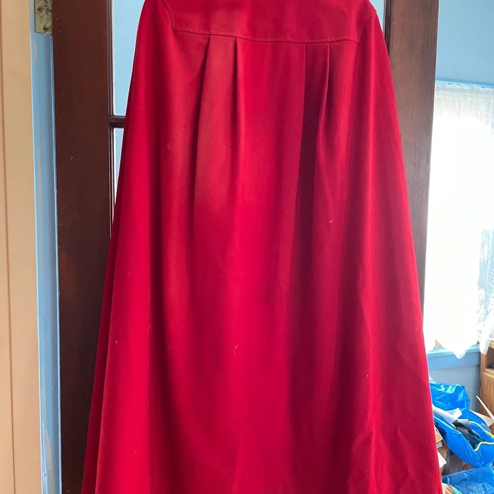 Elegant Red Long Coat Cape - Picture 2 of 4